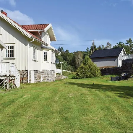 Semesterbostad Beautiful In W/ 3 Bedrooms Staubo