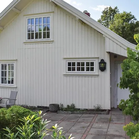 Semesterbostad Beautiful In W/ 3 Bedrooms Staubo