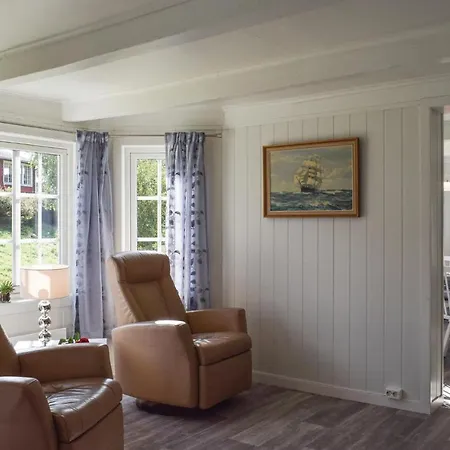 Semesterbostad Beautiful In W/ 3 Bedrooms *