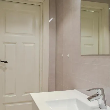 Beautiful In W/ 3 Bedrooms Semesterbostad